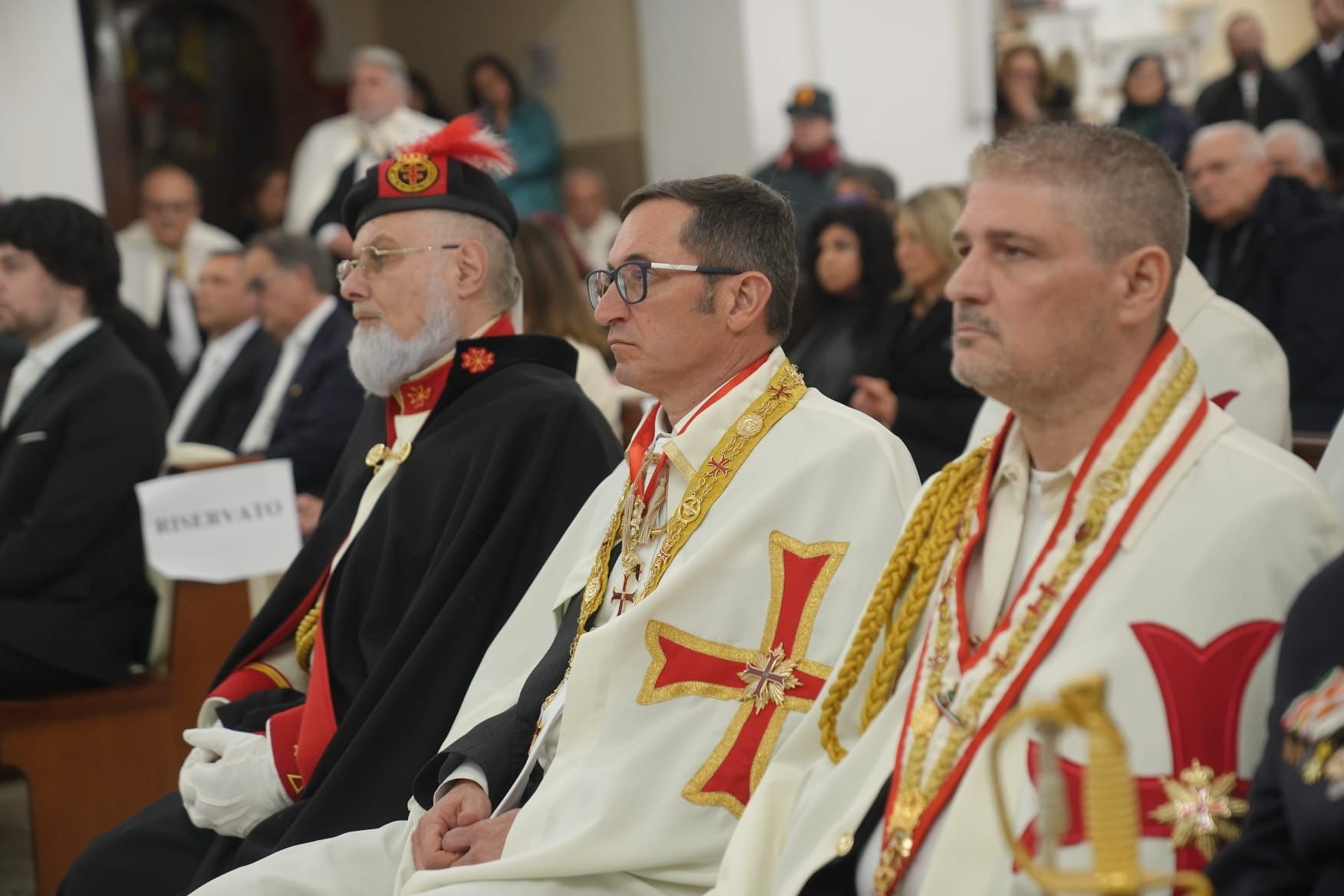 Cavalieri templari durante la cerimonia sacra