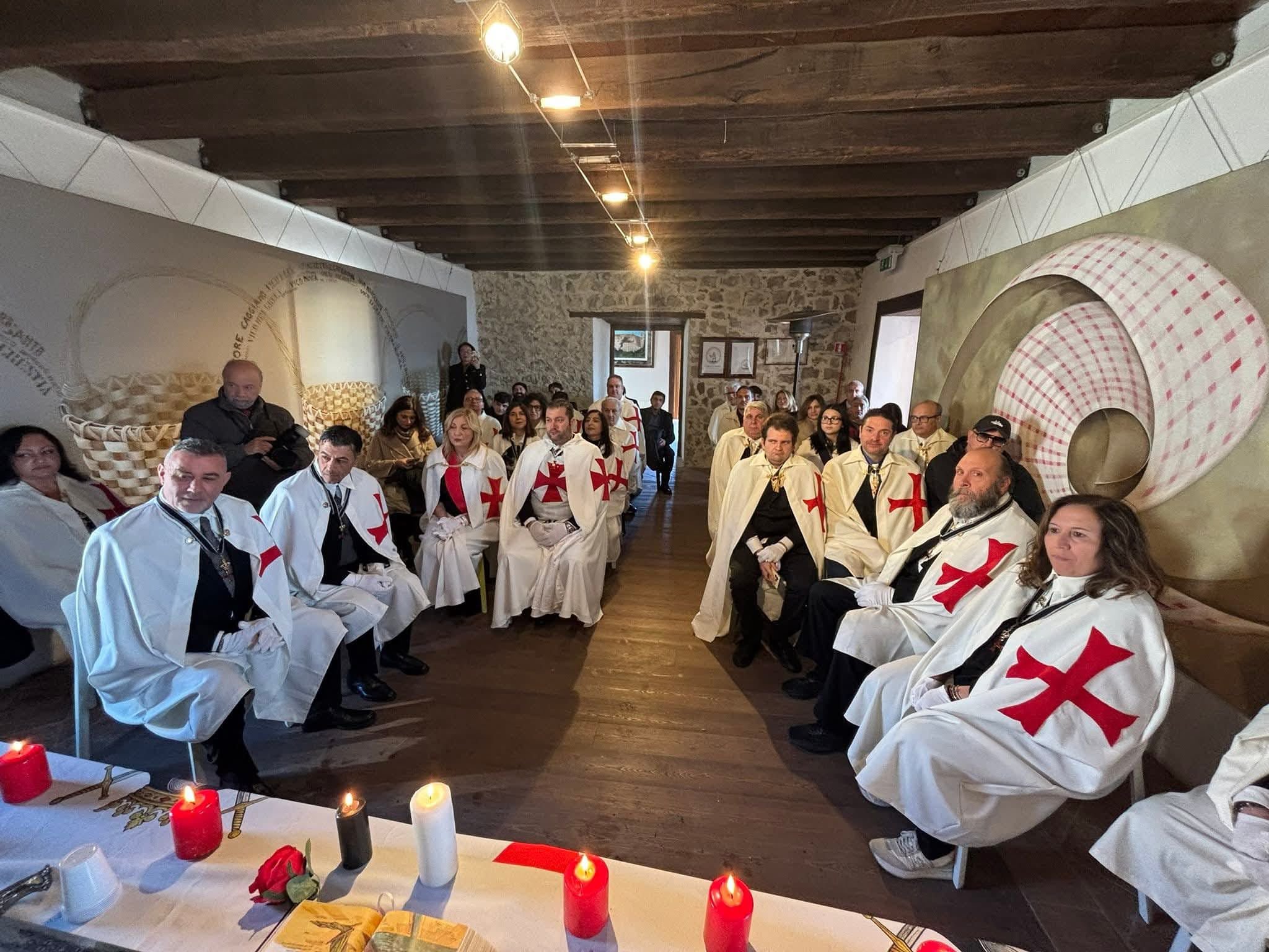Consegna della croce templare durante l'investitura